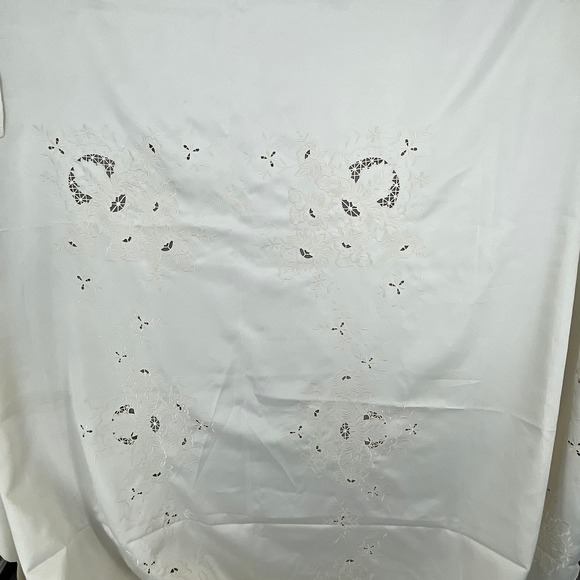 Vintage Openwork Embroidered Tablecloth Beige  Large 72" X 108" Scalloped Edge - Picture 3 of 5